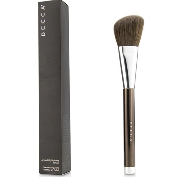 BECCA Angled Highlighting Brush - Picture 2 of 15